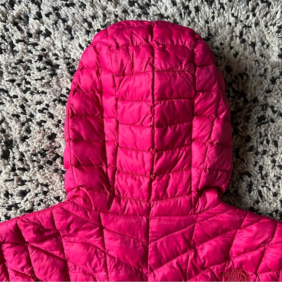 The North Face Women's Hot Pink Quilted Hooded Long Puffer Jacket - Picture 8 of 16